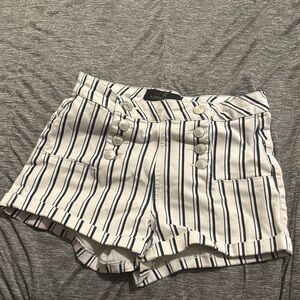 Almost famous Jean shorts